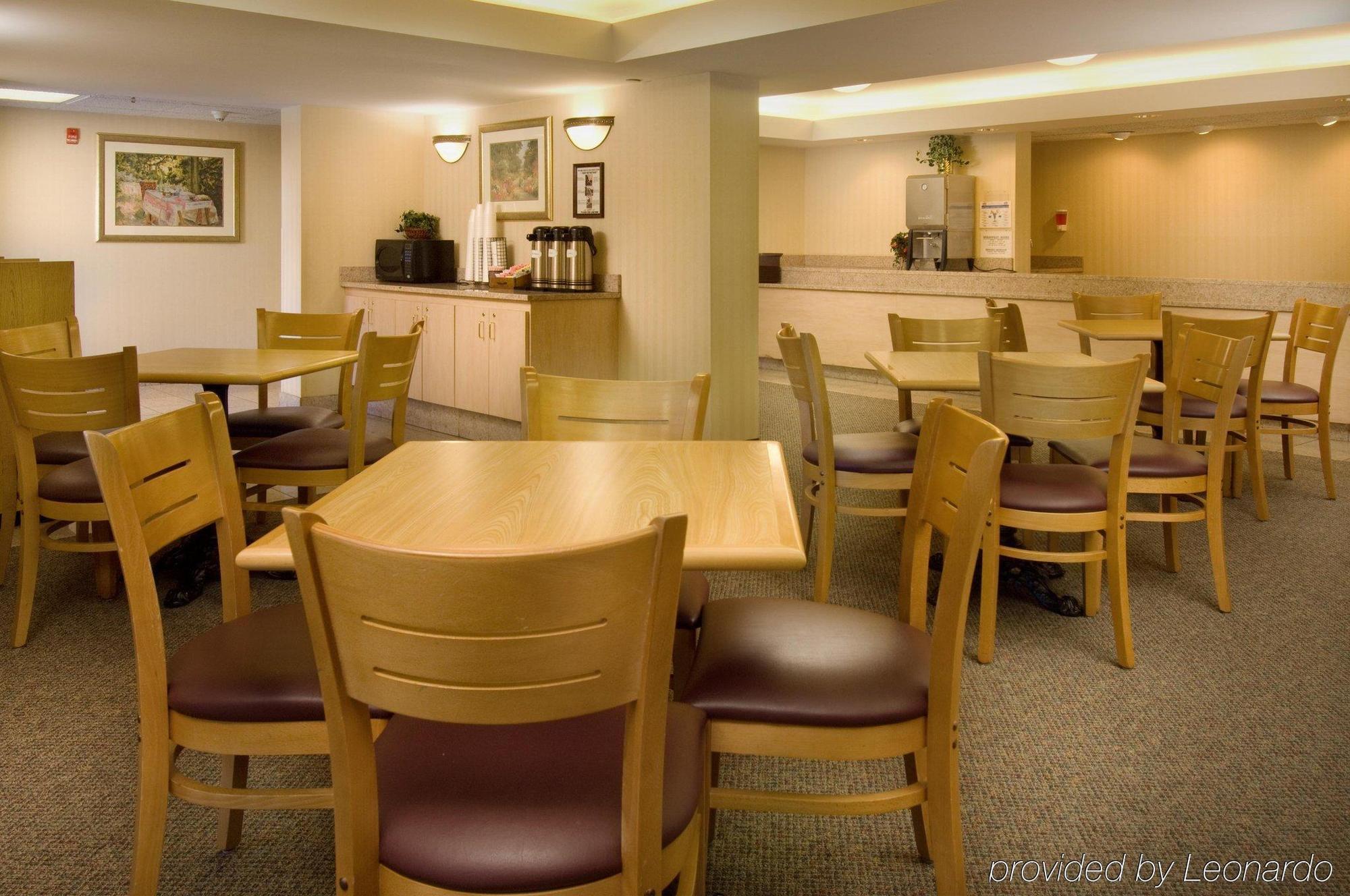 Pear Tree Inn Kansas City Overland Park Restoran gambar